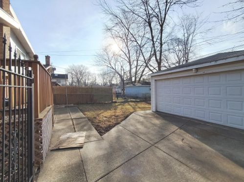 8404 Dorchester Ave, Chicago IL 60619-6433 exterior