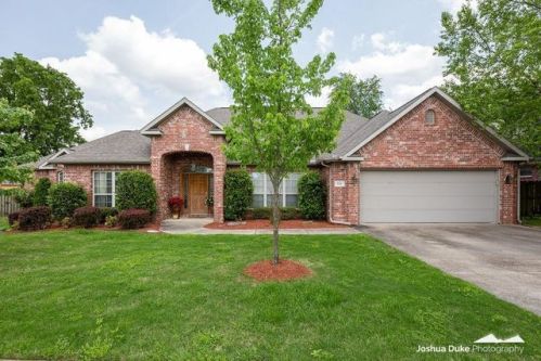 864 Onyx Ave, Springdale AR  72764-8782 exterior