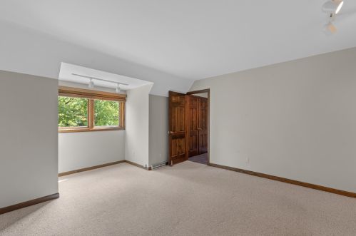 9555 Range Line Rd, Milwaukee WI 53209-2619 exterior