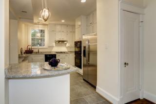 6816 Meadow Ln, Bethesda MD  20815-5018 exterior