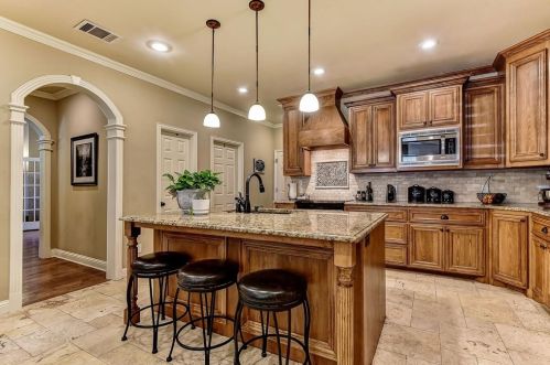 1757 Woodlake Rd, Denison TX 75021-8020 exterior