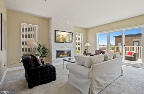 900 King Farm Blvd, Rockville MD  20850-6610 exterior