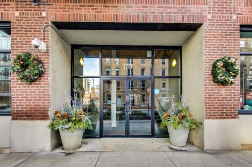 375 Erie St, Chicago IL 60654-5710 exterior