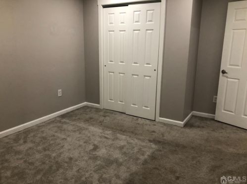 326 College Dr, Edison NJ 08817-5955 exterior