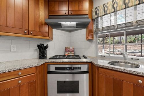 4576 Kingsgate Dr, Atlanta GA 30338-5935 exterior