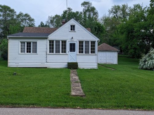 7609 Center Dr, Bull Valley, IL 60097-9261