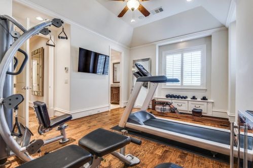 1 Bretton Woods Way, Dallas TX 75220-3808 exterior