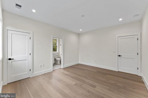 1327 Mayflower Dr, Mc Lean VA 22101-3405 exterior