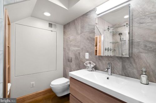 7105 Carroll Ave, Silver Spring MD 20912-4637 exterior