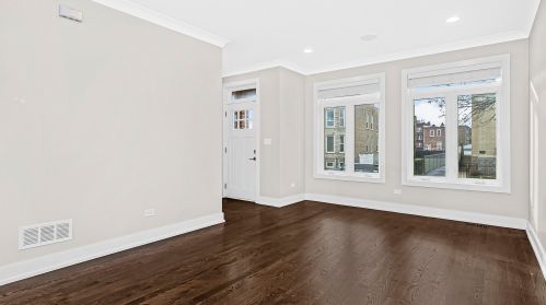 4631 Champlain Ave, Chicago, IL 60653-4211