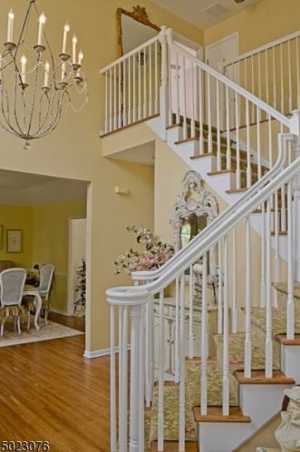 17 Hillside Dr, East Hanover, NJ 07936-3406