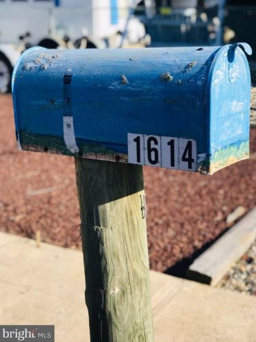 1614 Tamiami Rd, Lacey, NJ 08731-5039