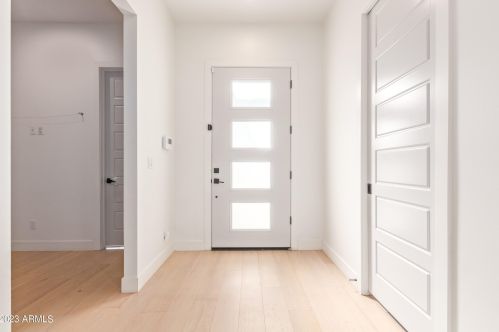 4239 42nd St, Phoenix AZ  85018-4207 exterior