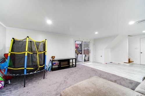 717 Eagle Dr, Valley Stream NY 11581-3539 exterior