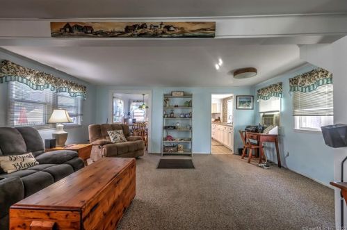 11 Deerfield Ave, Milford CT 06460-7317 exterior