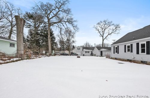 2533 Philo Ave, Meskegon MI 49441-1229 exterior