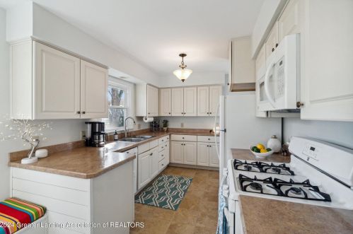 1806 Linden St, East Lansing MI 48823-3722 exterior