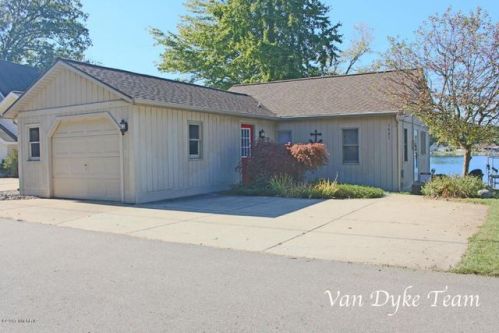 1421 Manitou Ln, Middlevle MI  49333-8305 exterior