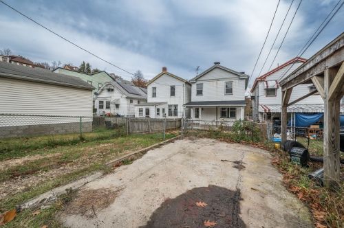 1626 Leolyn St, Pittsburgh PA  15210-3939 exterior