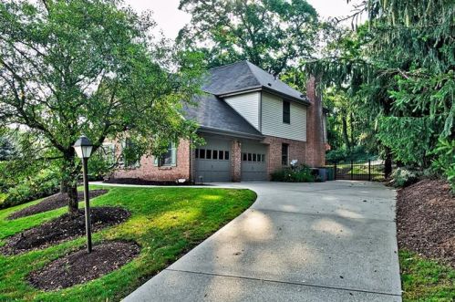 108 Radcliff Dr, Pittsburgh, PA 15237-3382