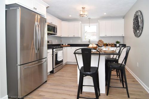 3 Marigold Cir, Providence RI 02904-3828 exterior