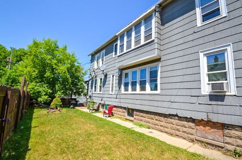 2463 9 Pl, Milwaukee WI 53215-3213 exterior