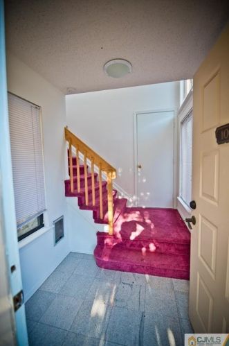 10 Park Gate Dr, Edison NJ 08820-4025 exterior