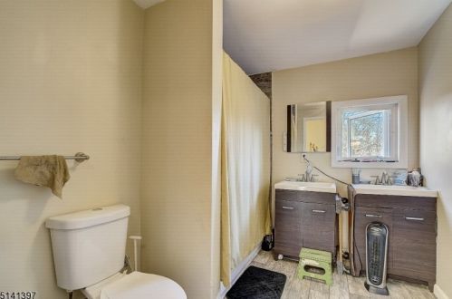 1645 Church St, Rahway NJ 07065-3424 exterior