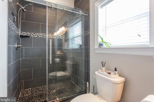 1233 Lawrence St, Philadelphia PA 19140-3348 exterior