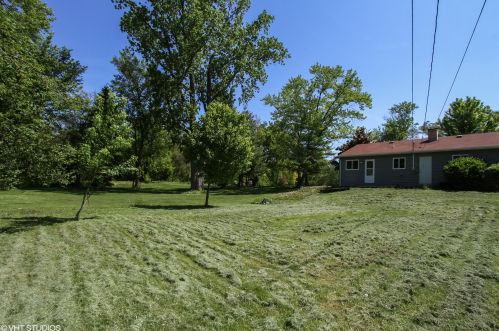 25 Della St, Bull Valley IL 60014-4914 exterior