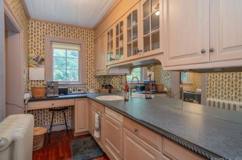 160 Oxford St, Hartford CT 06105-2514 exterior