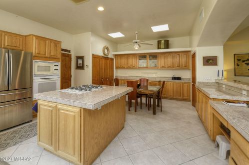 5135 Calle Brillante, Tucson AZ 85718-1800 exterior