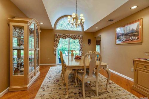 44 Hamlet Dr, Commack NY 11725-4438 exterior