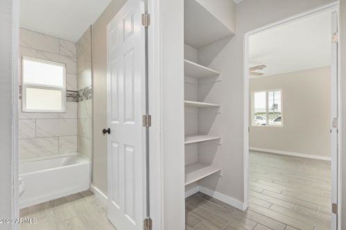 6231 3rd Ave, Phoenix AZ 85021-2405 exterior