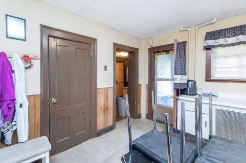 29 Prospect St, Enfield CT 06082-3443 exterior