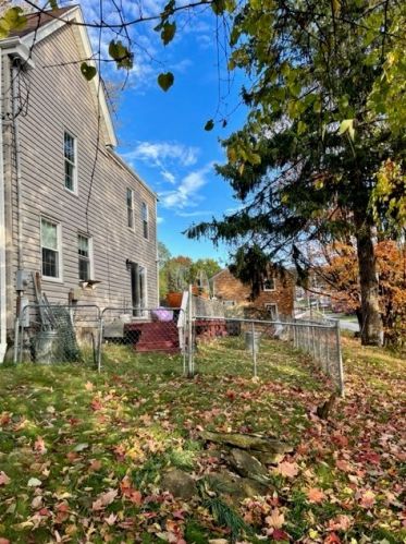 404 Middle St, Pittsburgh PA 15227-3844 exterior