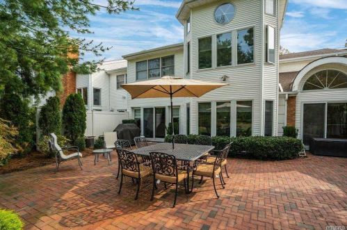 44 Hamlet Dr, Commack NY 11725-4438 exterior