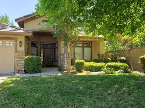 3999 Meadow Wood Dr, Folsom CA  95762-7546 exterior