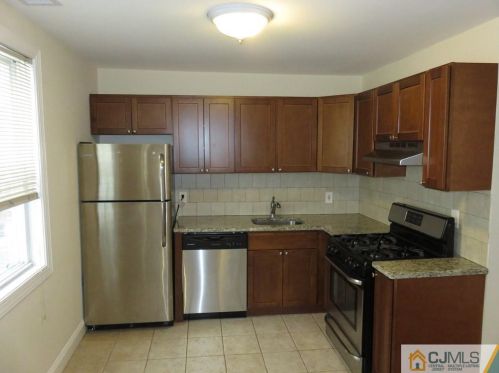 17 Elm Ct, Metuchen NJ  08840-1381 exterior