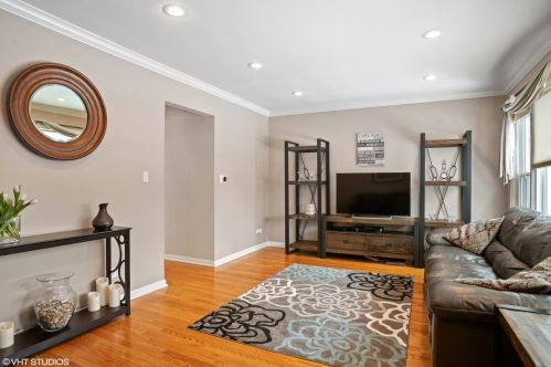 6833 Oleander Ave, Chicago, IL 60631-1131