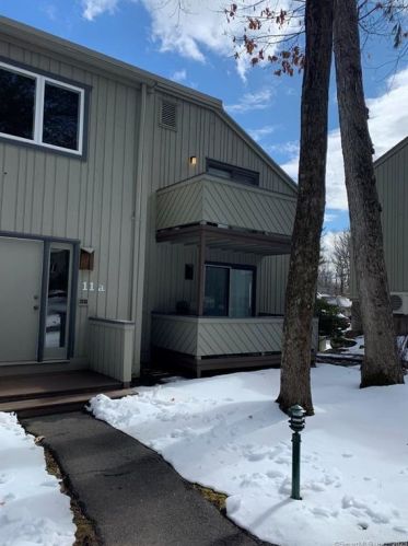 11 Byrne Ct, Farmington CT 06032-3516 exterior