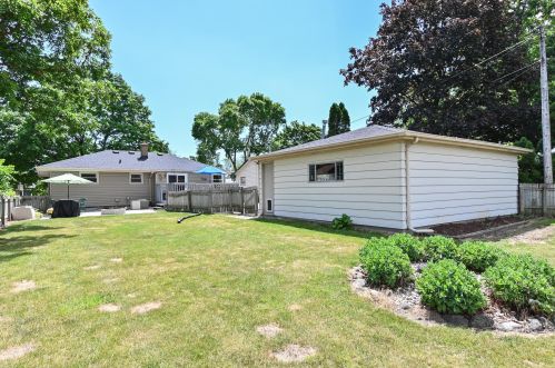 2965 99, Milwaukee WI 53227-3674 exterior