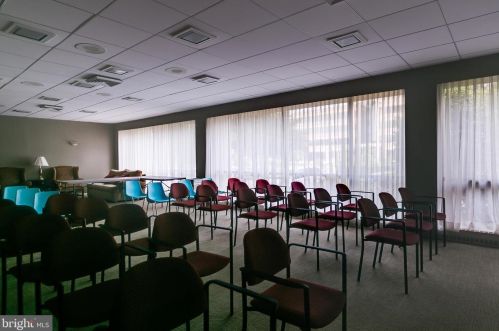 6800 Fleetwood Rd, Mc Lean VA  22101-3604 exterior