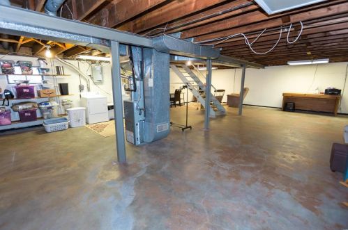 6413 Kingsway Dr, Saint Louis MO 63123-1529 exterior