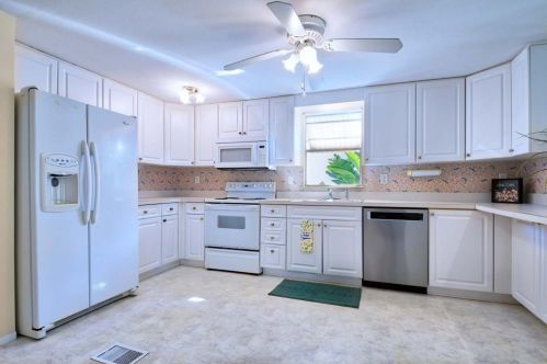 13 Crk Cir, Naples FL 34114-8238 exterior