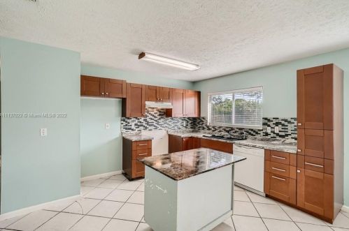 2029 Hideaway Cir, Fort Pierce FL 34952-4801 exterior