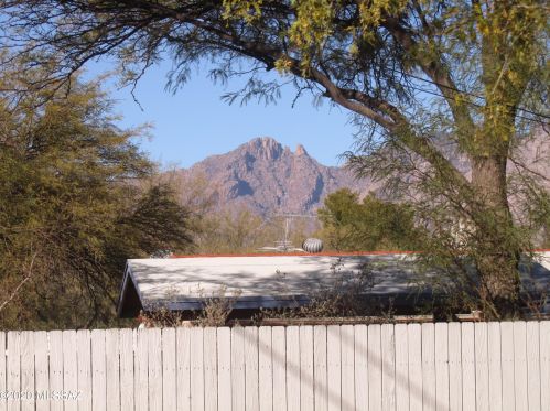 3008 Dickson Dr, Tucson AZ 85716-1722 exterior