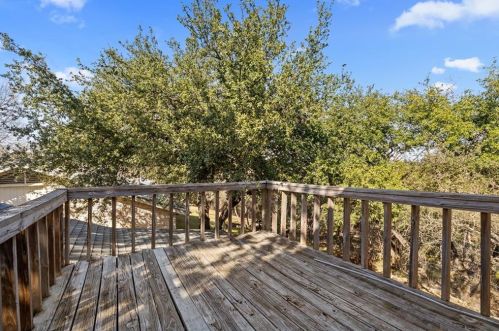 8409 Adirondack Trl, Austin TX 78759-7935 exterior