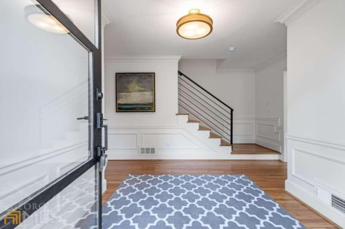 6160 Heards Creek Dr, Atlanta GA  30328-3635 exterior