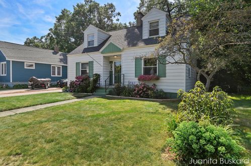 2177 Bourdon St, Meskegon, MI 49441-1626